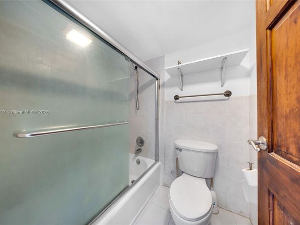 2450 NE 135th St 1006, North Miami FL 33181