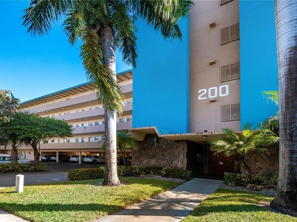 200 NE 14th Ave 524, Hallandale Beach FL 33009