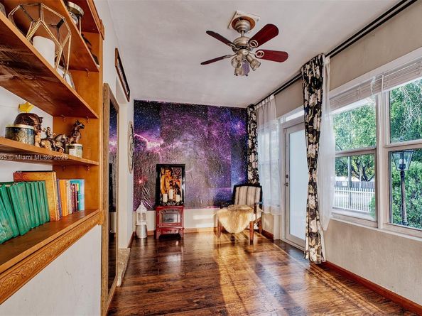 1923 Dewey St, Hollywood FL 33020