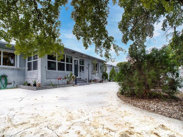 1923 Dewey St, Hollywood FL 33020