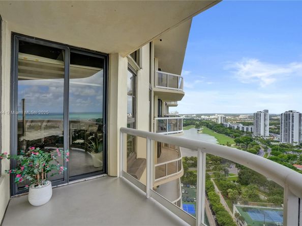 20191 E Country Club Dr 2606, Aventura FL 33180