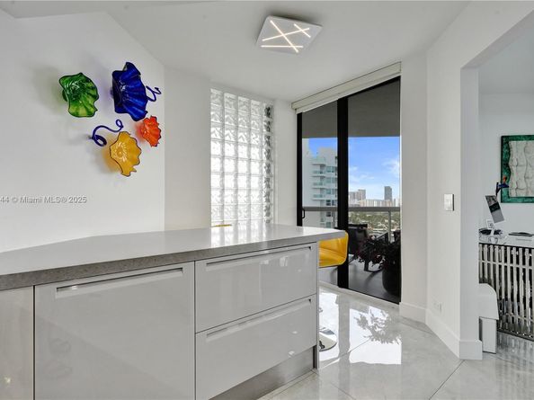 20191 E Country Club Dr 2606, Aventura FL 33180