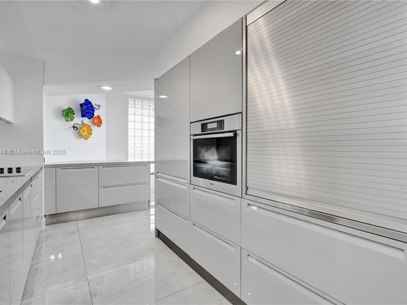 20191 E Country Club Dr 2606, Aventura FL 33180