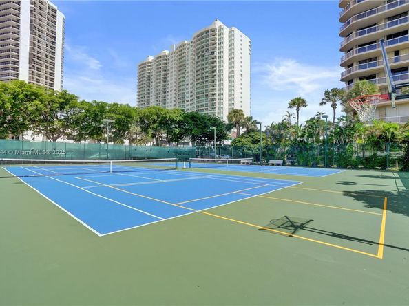 20191 E Country Club Dr 2606, Aventura FL 33180