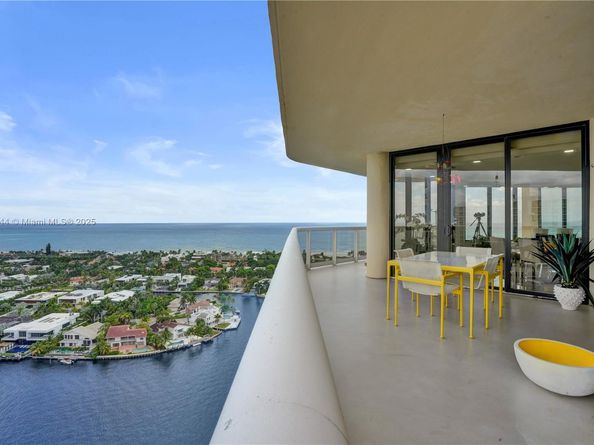 20191 E Country Club Dr 2606, Aventura FL 33180