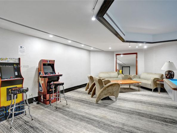 20191 E Country Club Dr 2606, Aventura FL 33180