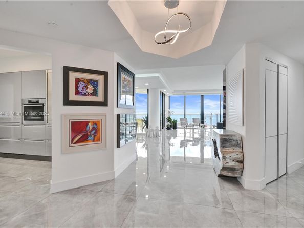 20191 E Country Club Dr 2606, Aventura FL 33180