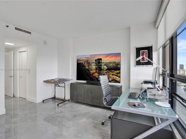 20191 E Country Club Dr 2606, Aventura FL 33180