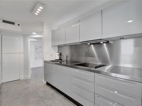 20191 E Country Club Dr 2606, Aventura FL 33180