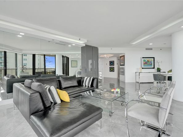 20191 E Country Club Dr 2606, Aventura FL 33180