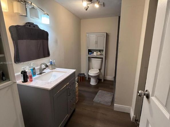 5290 SW 22nd Ter, Dania Beach FL 33312