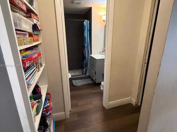 5290 SW 22nd Ter, Dania Beach FL 33312