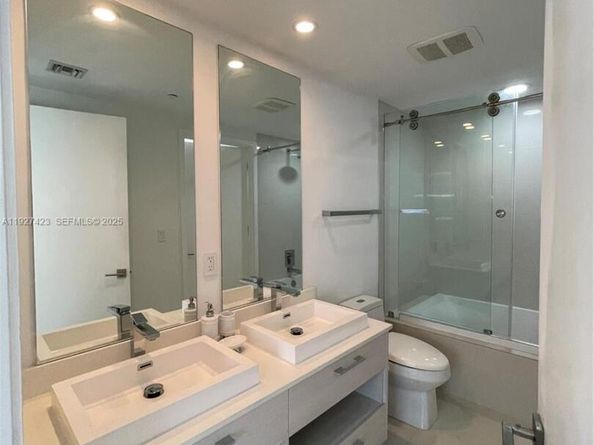 45 SW 9th St 1407, Miami FL 33130