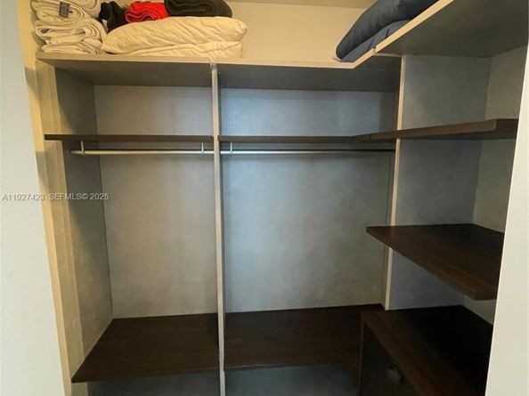 45 SW 9th St 1407, Miami FL 33130