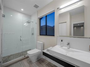 4844 NW 94th Doral Pl, Doral FL 33178
