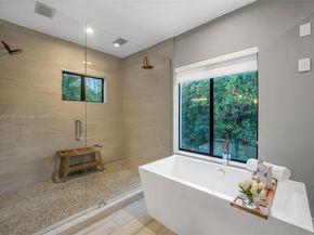 4844 NW 94th Doral Pl, Doral FL 33178