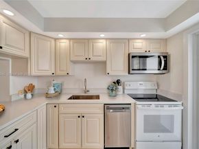 3221 NE 8th St 103, Pompano Beach FL 33062