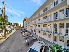 3221 NE 8th St 103, Pompano Beach FL 33062