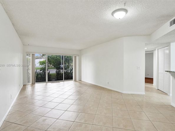8721 Wiles Rd 101, Coral Springs FL 33067