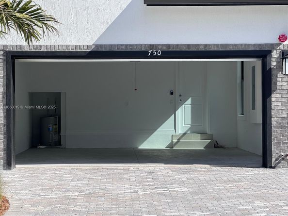 750 NW 82nd Ter, Plantation FL 33324