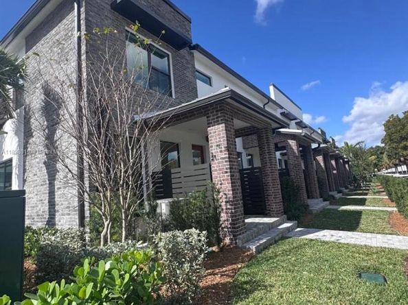 750 NW 82nd Ter, Plantation FL 33324