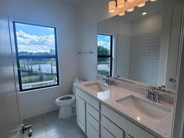 750 NW 82nd Ter, Plantation FL 33324