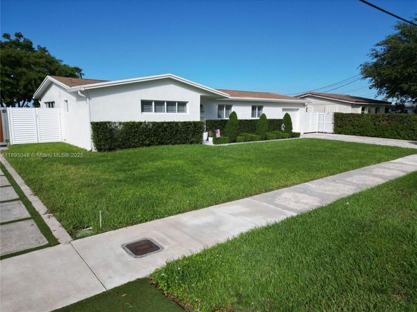17500 NW 82nd Ct, Hialeah FL 33015