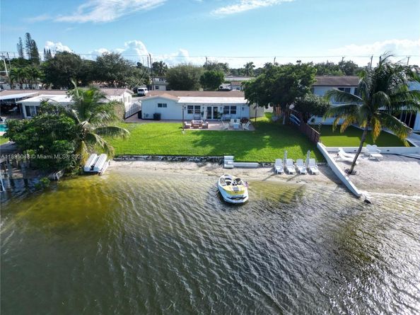 17500 NW 82nd Ct, Hialeah FL 33015