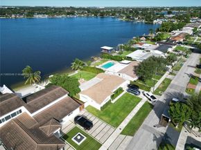 17500 NW 82nd Ct, Hialeah FL 33015
