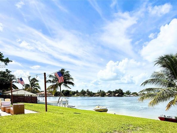 17500 NW 82nd Ct, Hialeah FL 33015