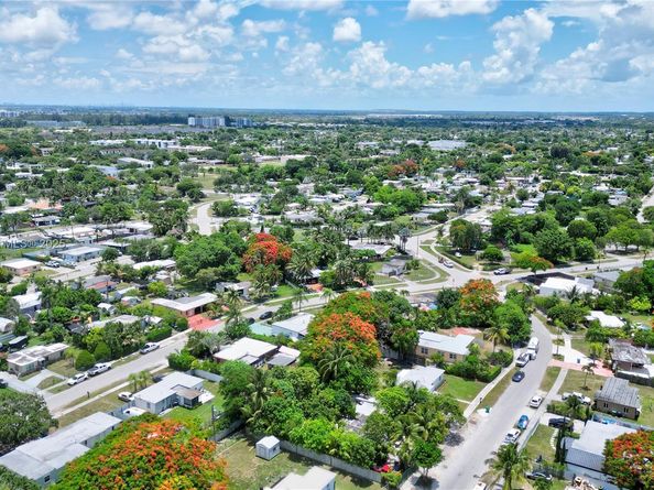 15459 Hayes Ln, Homestead FL 33033