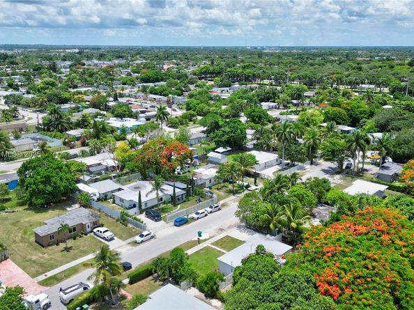 15459 Hayes Ln, Homestead FL 33033