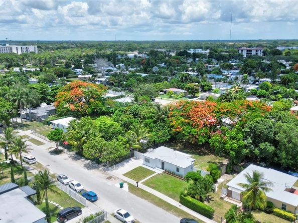 15459 Hayes Ln, Homestead FL 33033