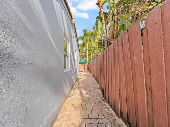 1432 NE 5th Ave, Fort Lauderdale FL 33304