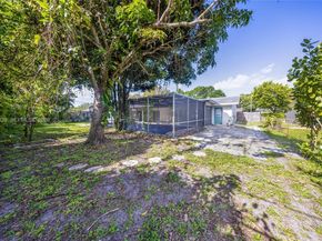 1320 NW 72nd Ave, Plantation FL 33313