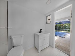 1320 NW 72nd Ave, Plantation FL 33313