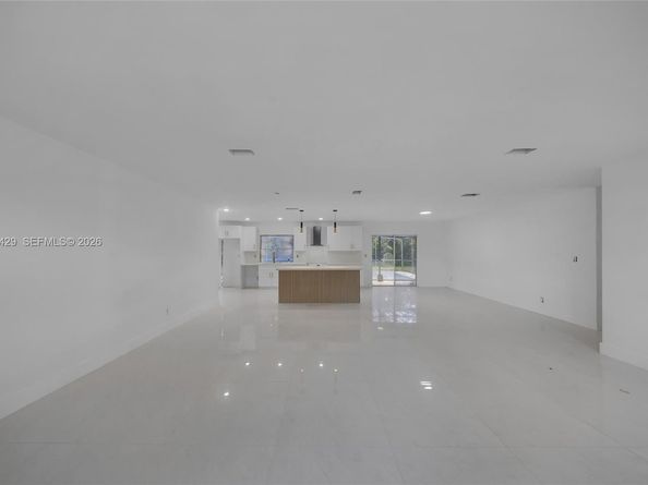 1320 NW 72nd Ave, Plantation FL 33313