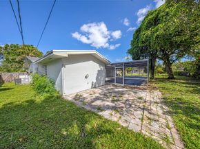 1320 NW 72nd Ave, Plantation FL 33313
