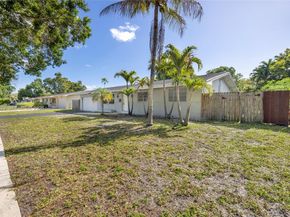 1320 NW 72nd Ave, Plantation FL 33313
