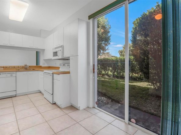 15113 NW 8th St, Pembroke Pines FL 33028