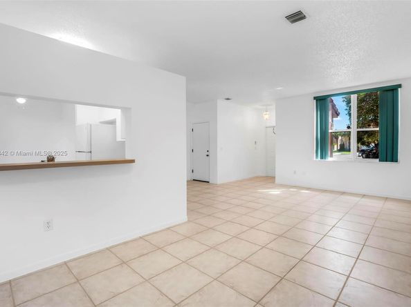 15113 NW 8th St, Pembroke Pines FL 33028