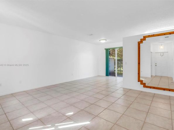 15113 NW 8th St, Pembroke Pines FL 33028