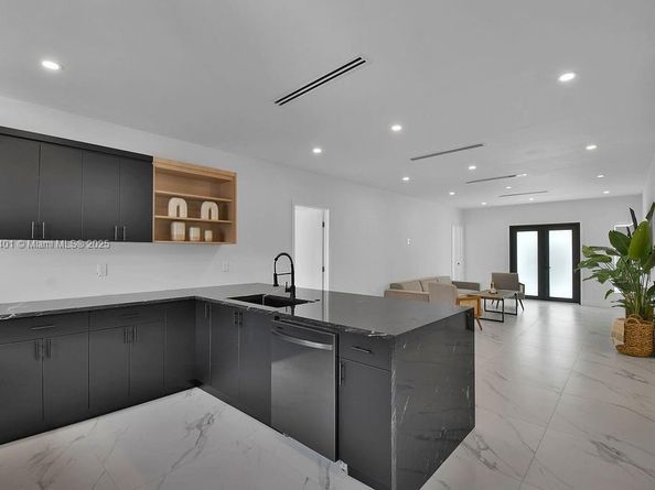 187 NW 53rd St, Miami FL 33127