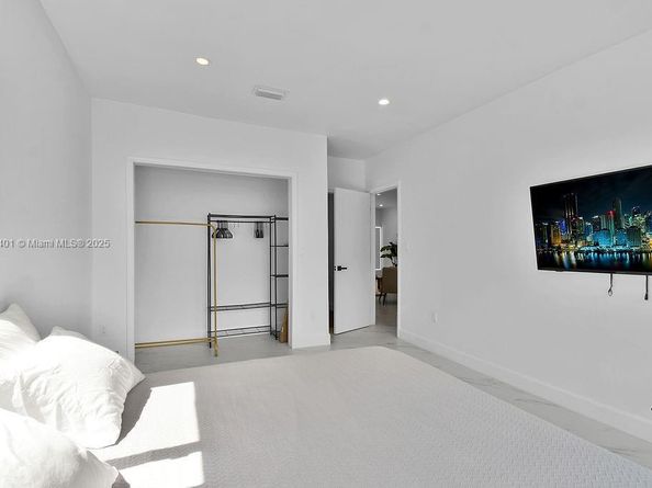 187 NW 53rd St, Miami FL 33127