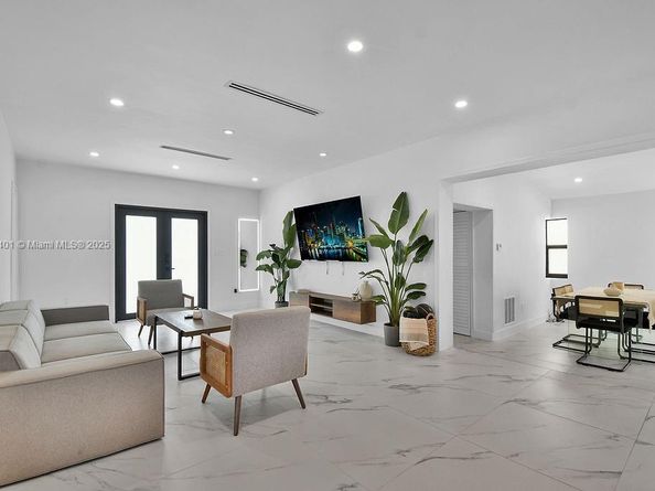 187 NW 53rd St, Miami FL 33127