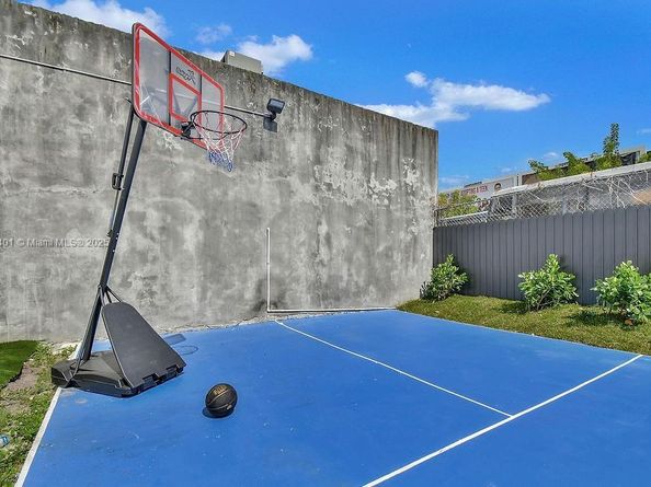 187 NW 53rd St, Miami FL 33127