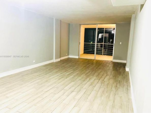 3660 NE 166th St 607, North Miami Beach FL 33160