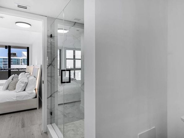 2555 Collins Ave 2200, Miami Beach FL 33140