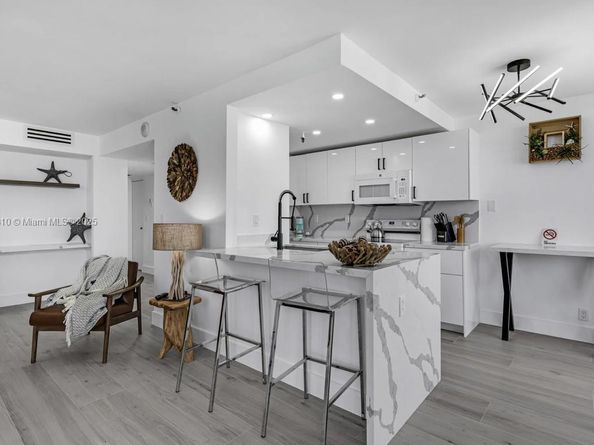 2555 Collins Ave 2200, Miami Beach FL 33140