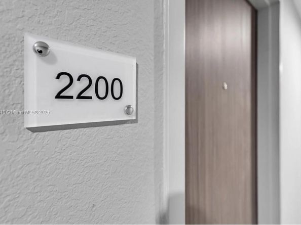 2555 Collins Ave 2200, Miami Beach FL 33140